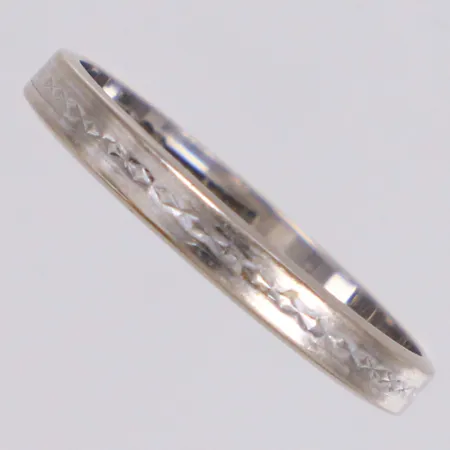 Ring med mönster, stl 19¼, bredd 2,8mm, vitguld, 18K Vikt: 2,7 g