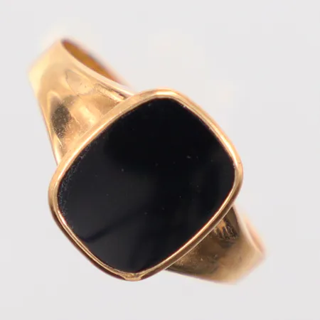Klackring Ø19¾ med svart sten, något ojämn i skenan, 18K Vikt: 3 g