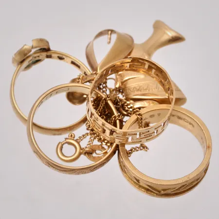 Diverse defekt guld, 18K, vikt 18,27g. 