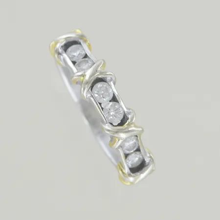 Ring med diamanter 6 x 0,10ct, Ø 16½ mm, bredd 3,4 mm, 18K Vikt: 3,7 g