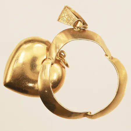 Hängen, två stycken, defekt, gravyr, 18K  Vikt: 2,6 g