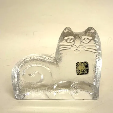 Glasskulptur, katt, höjd 10cm, längd 11cm, design Lisa Larson, etikettmärkt Royal Krona Kristall, gravyr Skickas med paket.