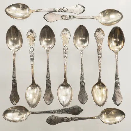 Elva kaffeskedar, längd 10,5cm, 830/10000 silver  Vikt: 100,1 g