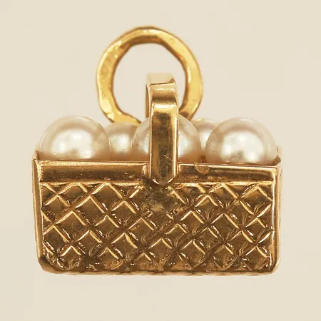 Hänge med pärlor, längd ca 10mm, bredd ca 12,5mm, 18K Vikt: 2,1 g