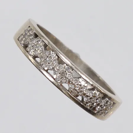 Ring med diamanter totalt ca 49x0,005ct, stl 17, bredd 3mm, sliten, vitguld, 18K Vikt: 4,4 g