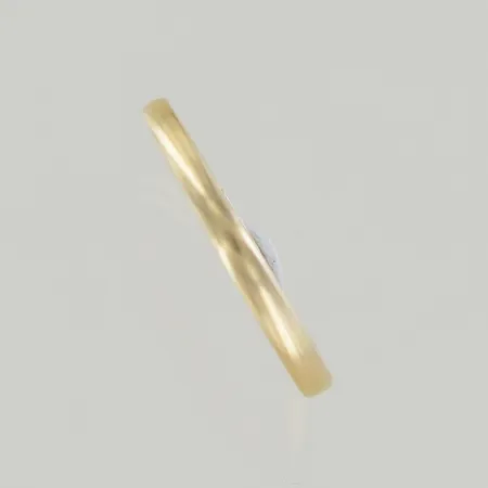 Ring, Ø 17½ mm, bredd 2 mm, graverad, 20K Vikt: 2,1 g