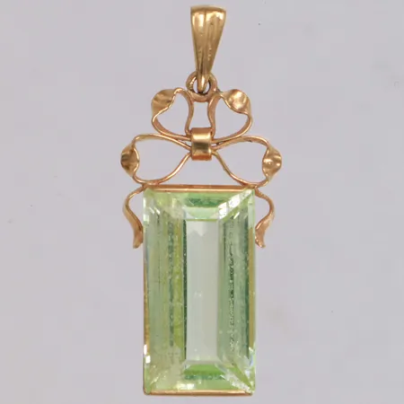 Hänge med ljusgrön sten, längd 35,4mm, bredd 14,3mm, Stigbert, år 1945, 18K  Vikt: 5,3 g