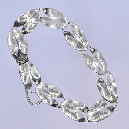 Armband, längd 19,5 cm, bredd 12 mm, silver 830/1000. Vikt: 16,3 g