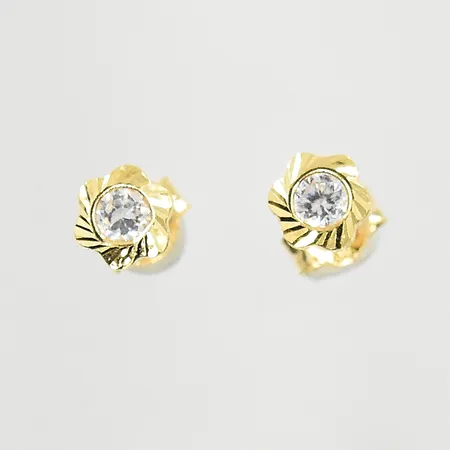 Ett par örhängen med vita stenar, Ø5 mm, 18K. Vikt: 0,6 g