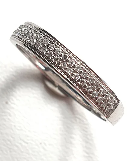 Ring vitguld diamanter 43 x ca. 0,005ct Ø18¼, Guldfynd, 18K Vikt: 2,5 g