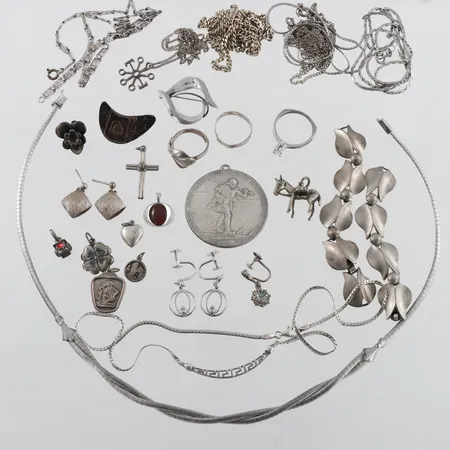 Diverse silver mestadels 830/1000,många defekta. Vikt: 147 g