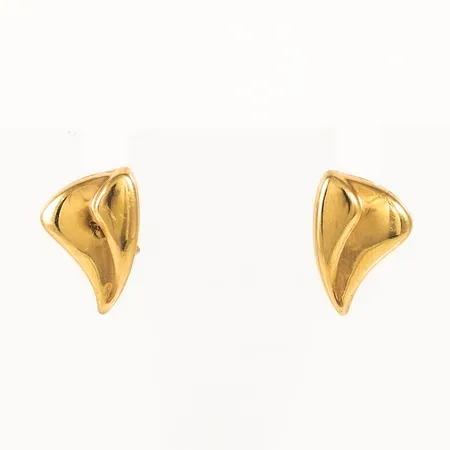 Örhängen i 18K guld. De är 9 x 12,5 mm och väger 1,0g. Ojämnheter.