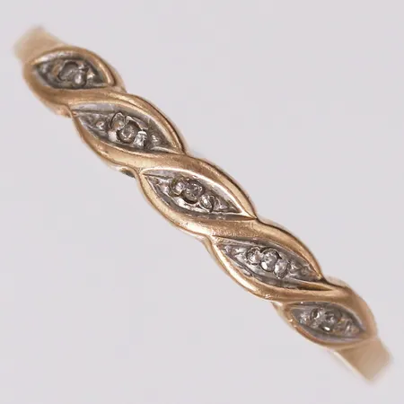 Ring diamanter 5 x ca0,005ct, stl 18¼, bredd 1,4-3mm, 18K  Vikt: 1,2 g