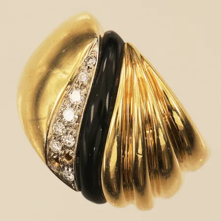 Ring med diamanter 8X ca 0,01ct, ca 2X 0,02ct, stl 16½, bredd 15,2mm, saknar två diamanter, 18K Vikt: 11,5 g