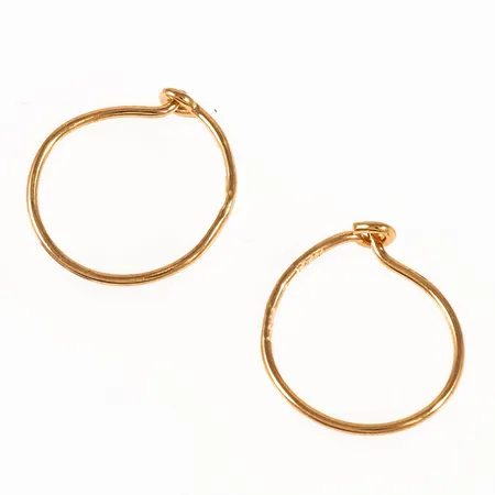 Läkringar Ø 13,5 mm i 18K guld. De är 0,9 mm breda och väger 0,7g. 