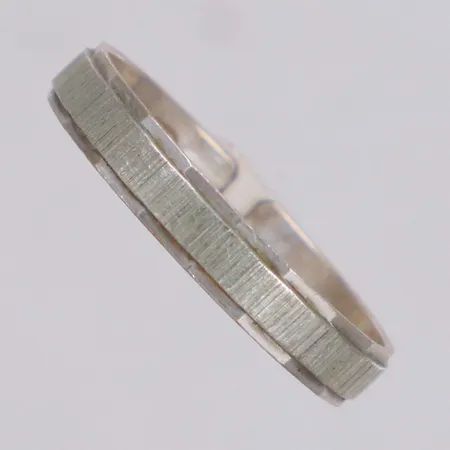 Ring med mönster, stl 16¼, bredd 3,2mm, silver 835/1000 Vikt: 1,1 g