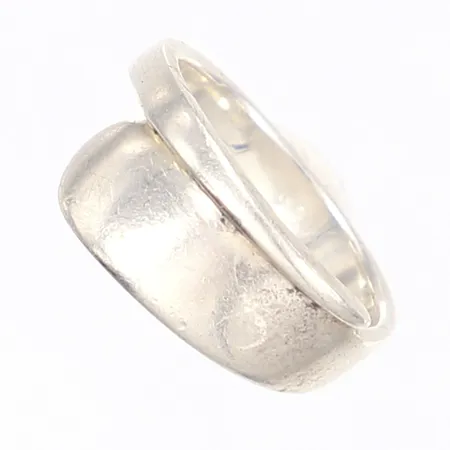 Ring stl 17¼ bredd 3-9mm ojämn skena silver 925/1000 Vikt: 4,3 g