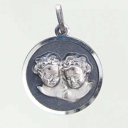 Hänge med motiv av ansikten, 28x20,3mm, silver 925/1000 Vikt: 5,3 g