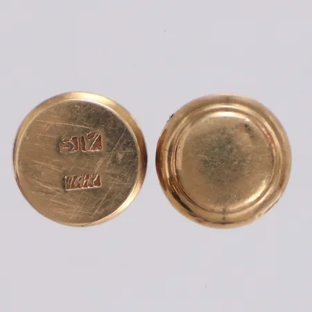 Två knappar, Ø10,8mm, repor, bucklor, 14K  Vikt: 2,2 g