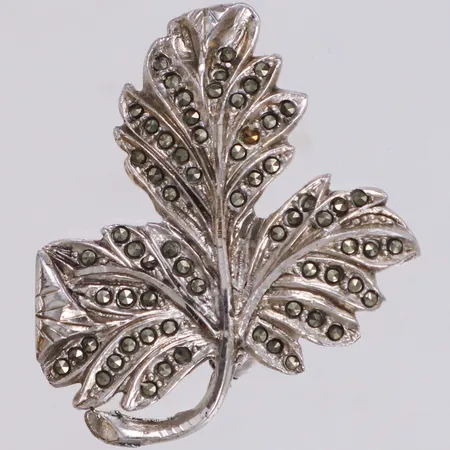 Brosch med markasiter, längd 35,0mm, bredd 30,7mm, 835/1000 Vikt: 8,2 g