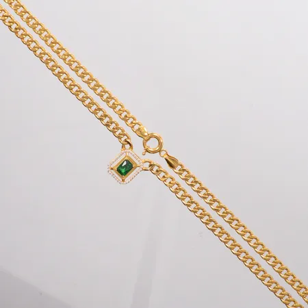 Collier längd 46cm, bredd 5,1mm, grön sten små vita stenar, 21K Vikt: 14,6 g