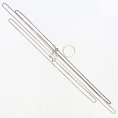 3 kedjor 38,42,50cm,  1 ring stl 17½, Silver 925/1000  Vikt: 7,5 g