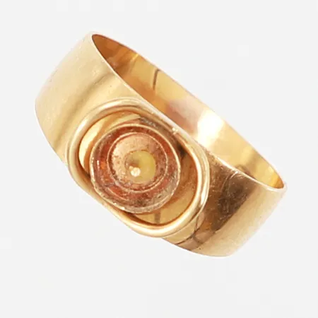 Ring stl 16, defekt samt skev, 18K Vikt: 1,9 g