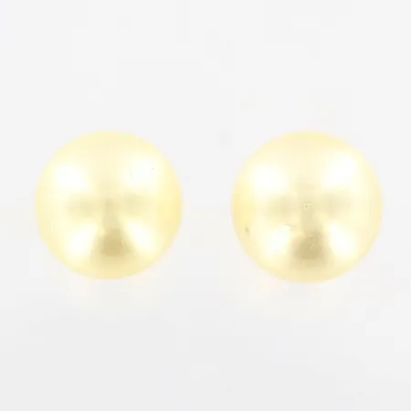 Ett par örhängen med imitationspärlor, ca 13mm, 18K Vikt: 2,7 g