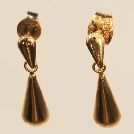 Ett par örhängen, längd 15mm, bredd 4mm, 18K Vikt: 0,6 g