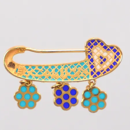 Brosch längd 30,4mm, bredd 20,2mm, emalj, 21K Vikt: 2,5 g