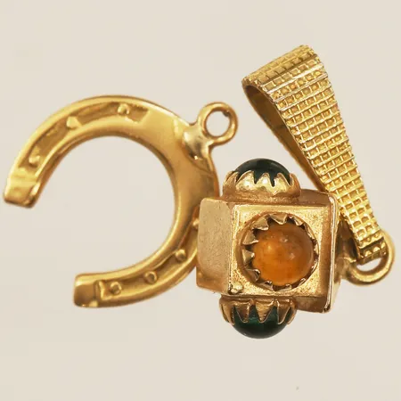 Två hängen, stenar, defekt, ögla i oädel metall, 18K  Vikt: 2,1 g