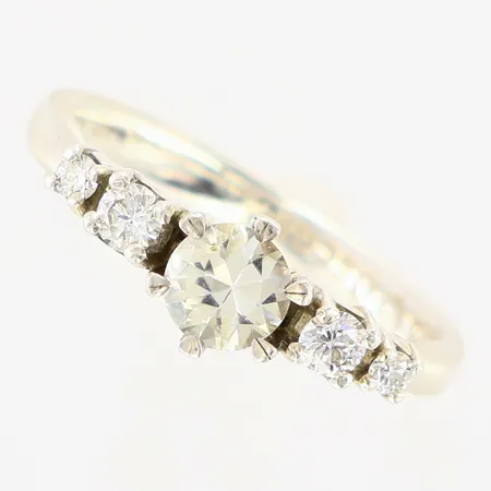 Ring med vit safir, 4 diamanter 0,22ctv, stl 17, gravyr, Silver 925/1000 Vikt: 2,5 g