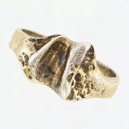 Ring, stl 15, bredd framtill ca 9mm, 925/1000 Silver Vikt: 1,9 g