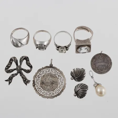Diverse silversmycken,några med defekter. Vikt: 38 g