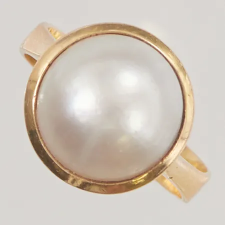 Ring Ø18½, bredd:14mm, mabépärla, 18K 6,1g.