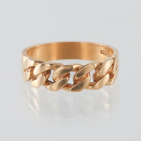 Ring 18k Pansar,Svedboms Vetlanda.storlek 20 ¼ mm,bredd 4.5-6.4 mm. Vikt: 7,7 g