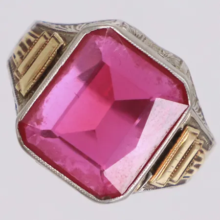 Klackring med röd sten, stl 20¼, bredd 3,5-15,7mm, tvåfärgad, 10K Vikt: 5 g