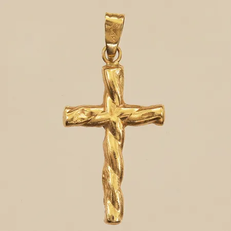Hänge kors, längd 28mm inkl ögla, bucklig, 18K  Vikt: 0,7 g