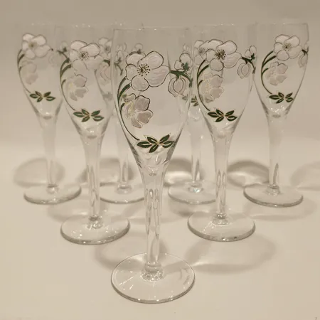 Sju champagneglas Belle Epoque, Perrier-Jouët, höjd 19cm, mindre nagg på två glas
