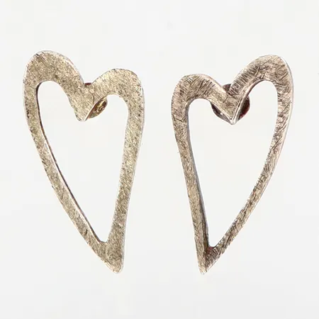 Ett par örhängen i hjärtform, ca 13mm, 925/1000  Vikt: 0,9 g