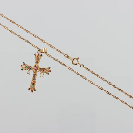 Collier med kors 18k.längd ca 50 cm,hängets höjd ca 4 cm. Vikt: 6,1 g