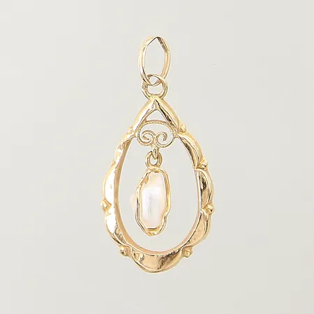 Hänge med odlad sötvattenpärla, 20x11mm, något skev, smärre buckla, 18K  Vikt: 0,5 g