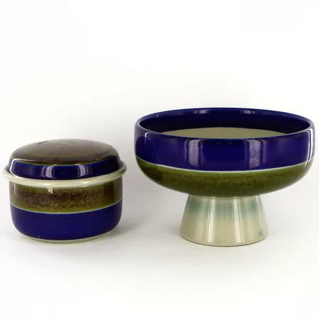 En skål med lock och en skål på fot av Marianne Westman, modell Elizabeth. Rörstrand,  Vikt: 0 g Skickas med paket.