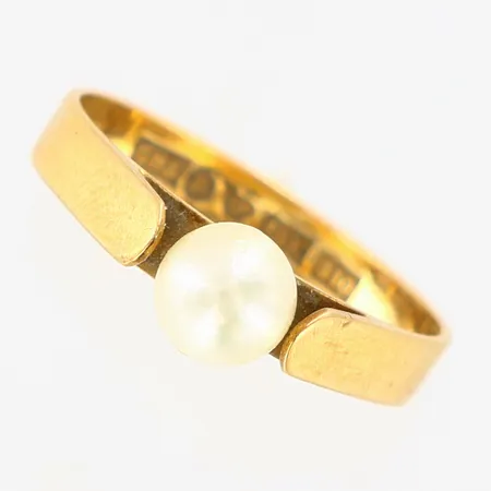 Ring med pärla, stl 15¼, 5mm, 18K  Vikt: 1,6 g
