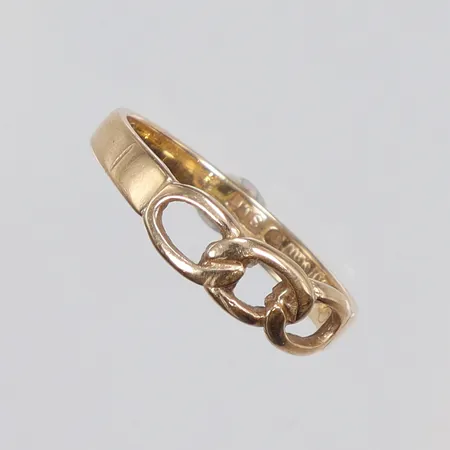 Ring Pansar, stl 17¾, bredd 2-4mm, gravyr, 18K  Vikt: 2,5 g