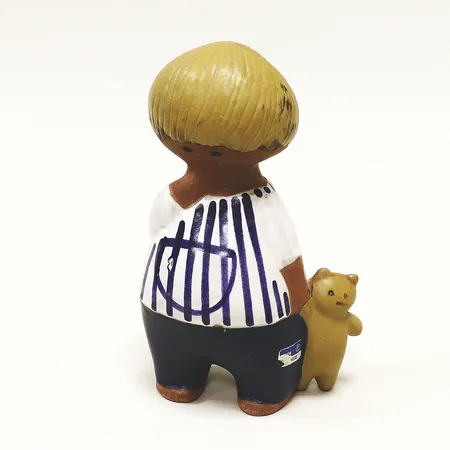 Figurin Lisa Larson, Malin ur serien "Larsons Ungar", höjd 18cm, stengods, teddybjörnen har något kantstötta öron, Gustavsberg.