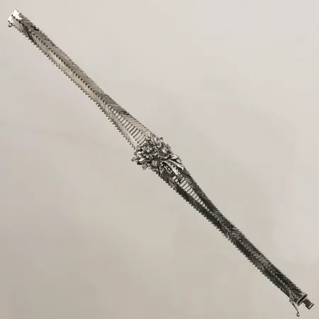 Armband med vita stenar, längd 18,5cm, bredd 17mm, 830/1000 silver  Vikt: 22,4 g