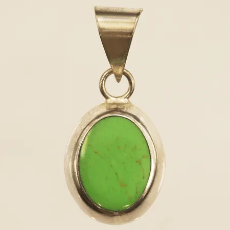 Hänge med grön sten, längd 45mm, bredd 19,5mm, Mexico, silver Vikt: 4,3 g