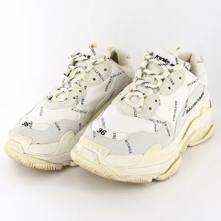 Skor Balenciaga, All-Over Logo Triple S Sneakers, stl 36, fint begagnat skick, med dustbag och box.  Vikt: 0 g