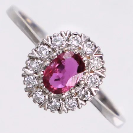 Carmoséring med diamanter 12xca0,02ct och rosa sten, stl 18½, bredd 1,2-10,5mm, Iduna Ab, vitguld, 18K  Vikt: 2,9 g